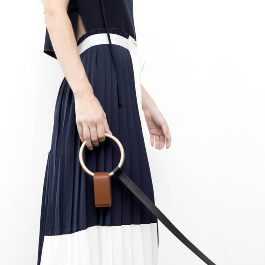 Circular Handle Leather Leash in Classic Black and Gold