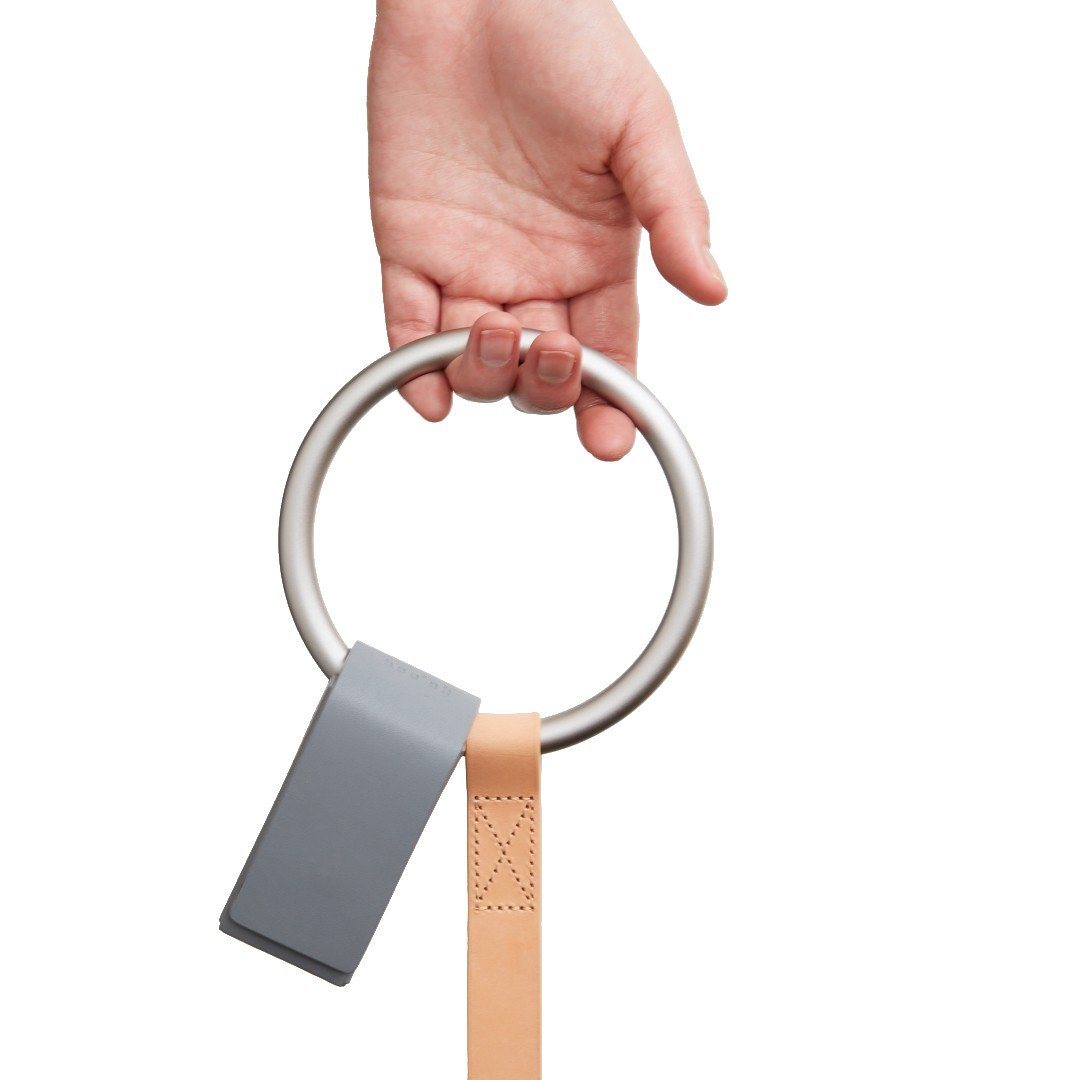 Circular Handle Leather Leash in Natural and Silver
